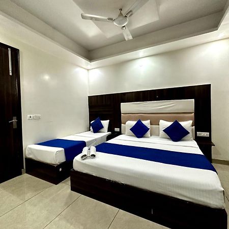 Hotel Sky Plaza New Delhi Extérieur photo