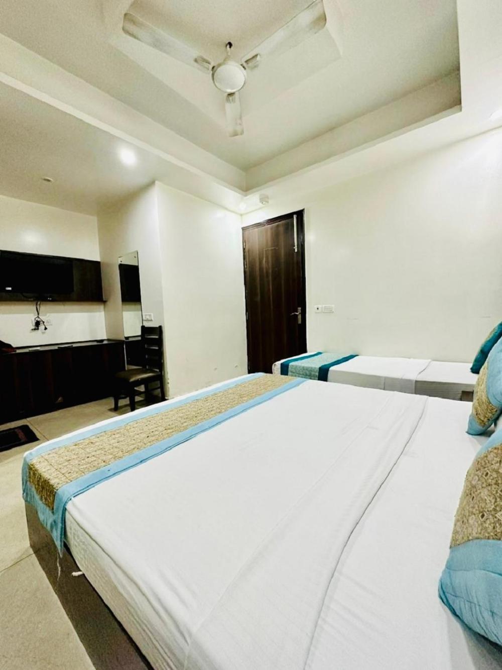 Hotel Sky Plaza New Delhi Extérieur photo