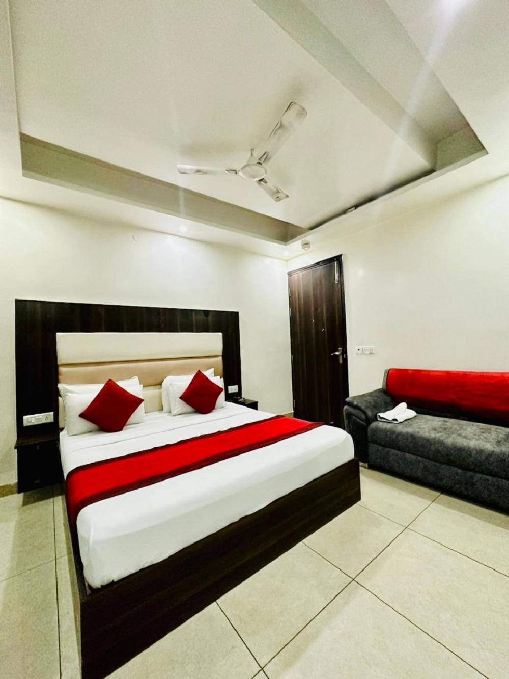 Hotel Sky Plaza New Delhi Extérieur photo