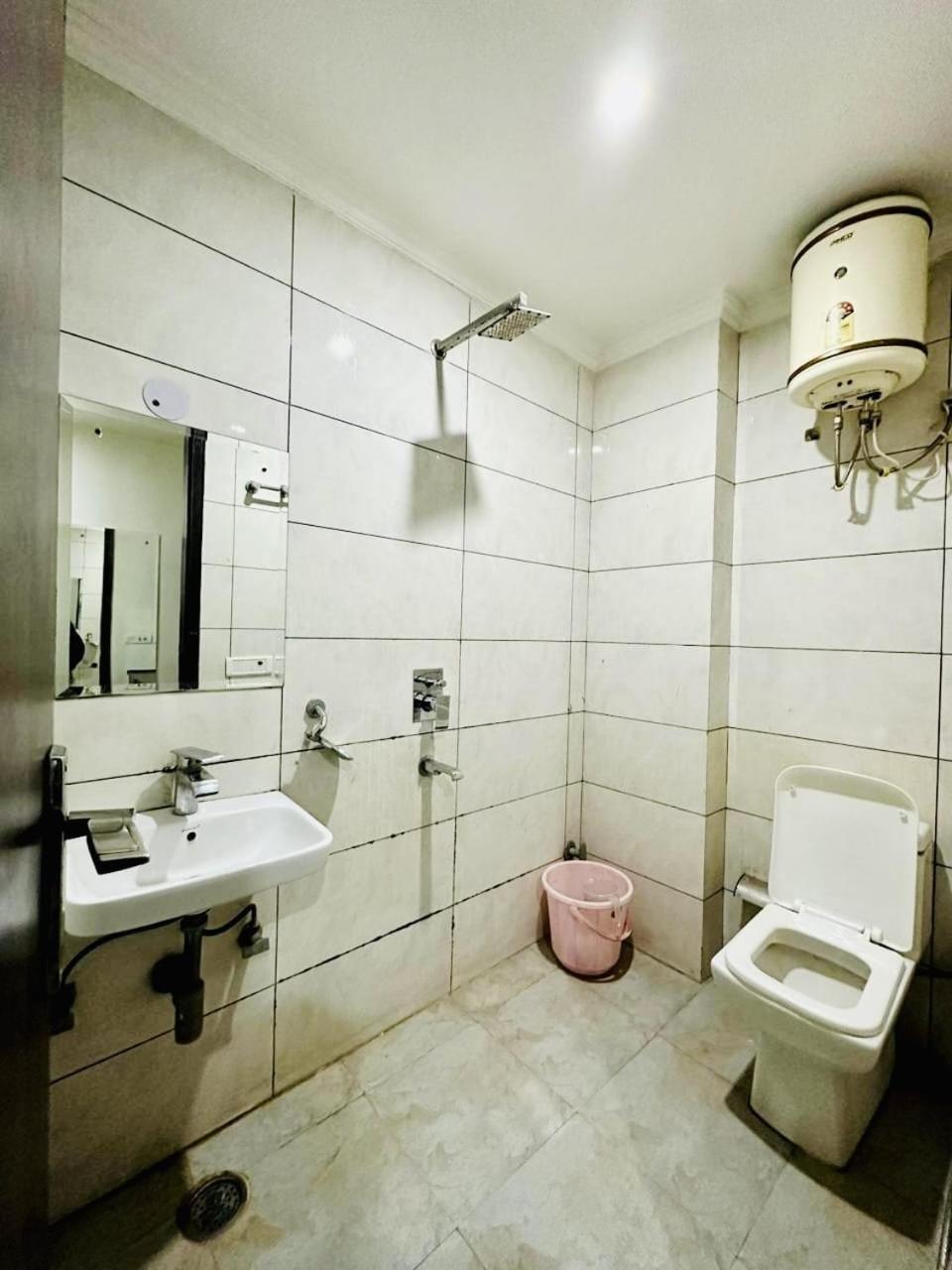 Hotel Sky Plaza New Delhi Extérieur photo