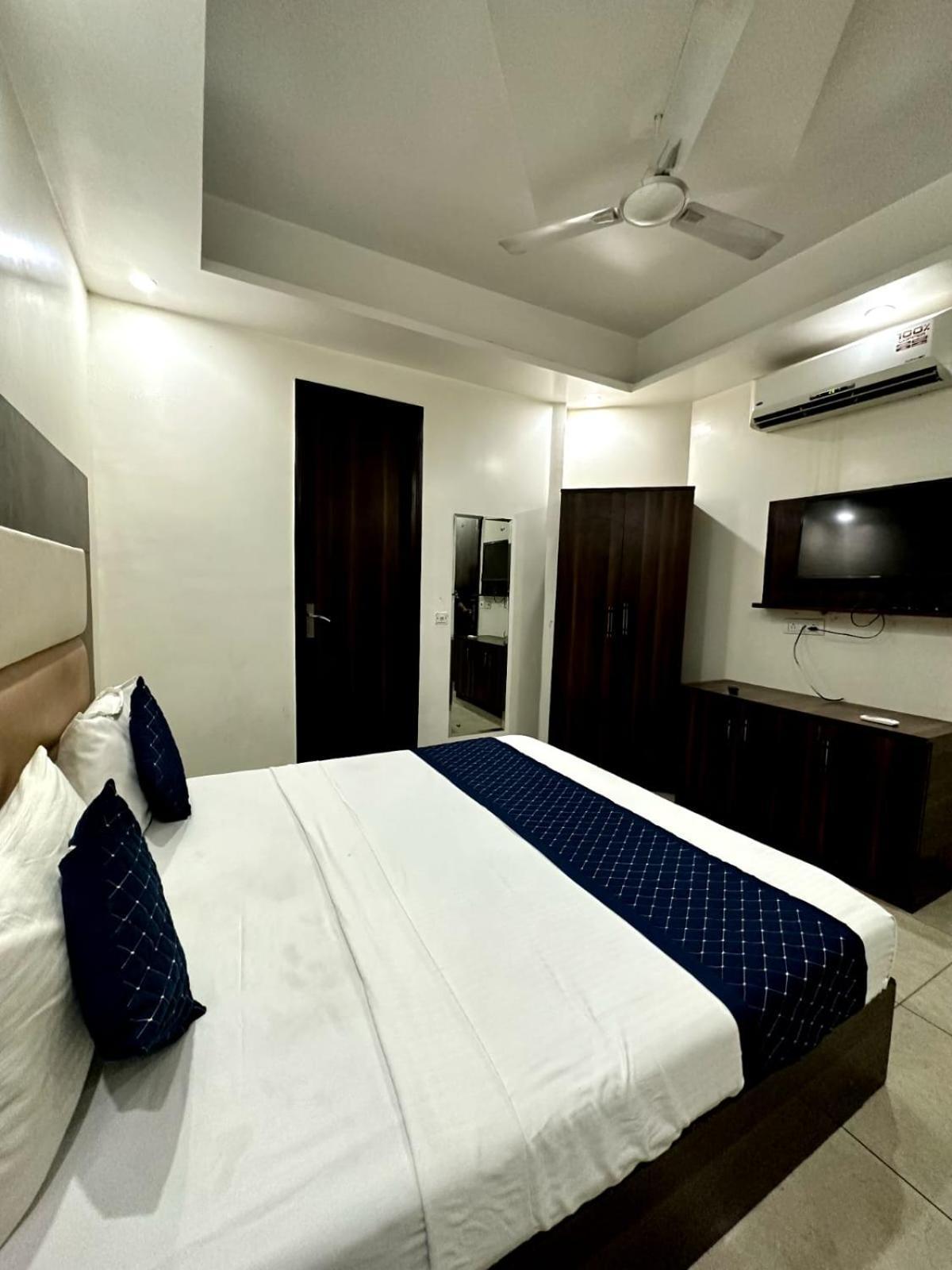 Hotel Sky Plaza New Delhi Extérieur photo