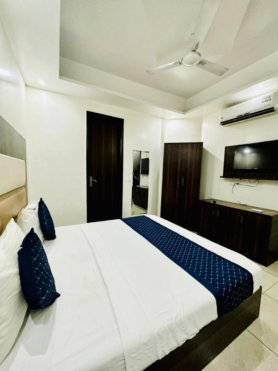 Hotel Sky Plaza New Delhi Extérieur photo